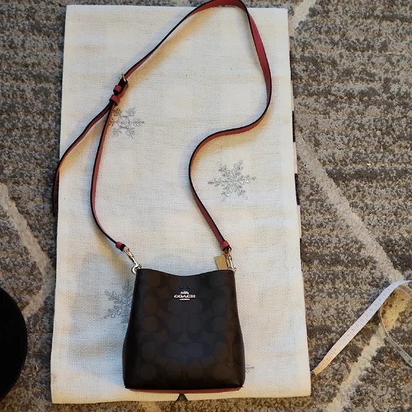 Coach Mini Town Bucket Crossbody Bag With Gold Hangtag. NWOT. H21292-C7269 - Picture 15 of 15
